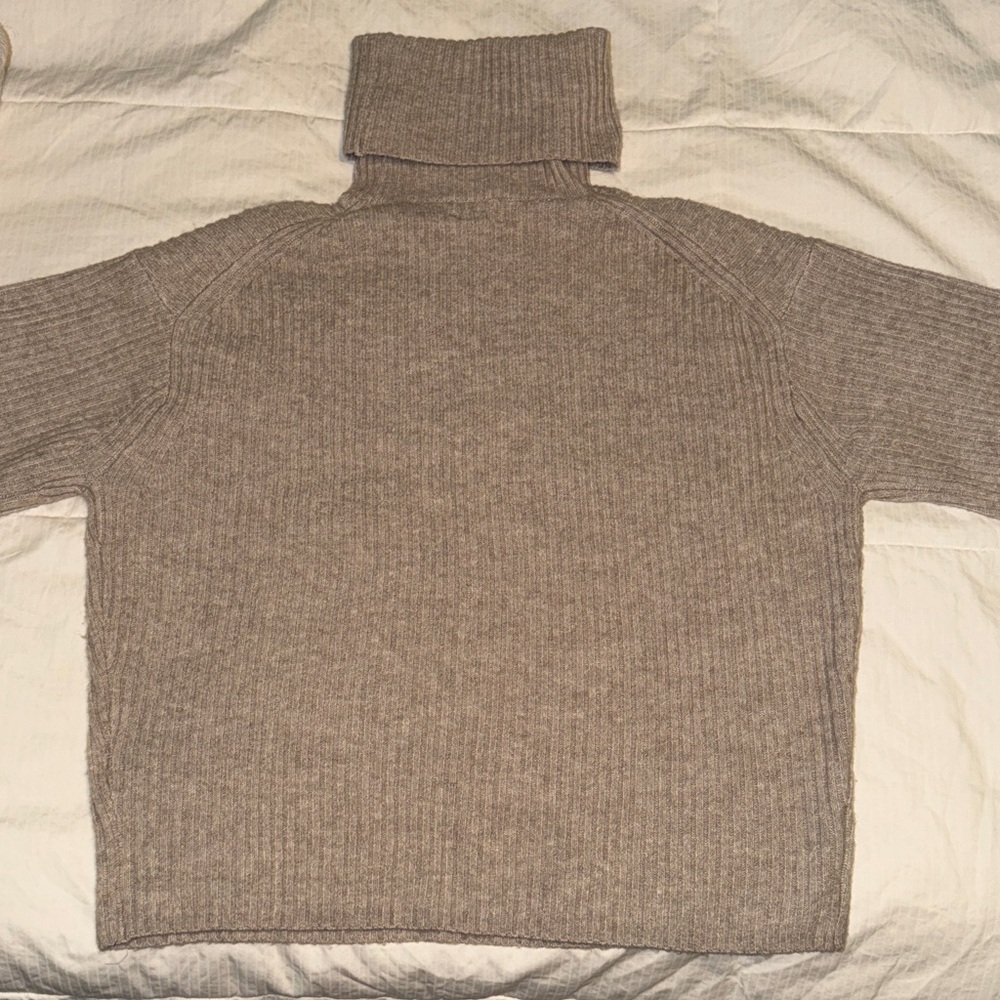 H&M Ribbed Turtleneck Sweater - Picture 3 of 5